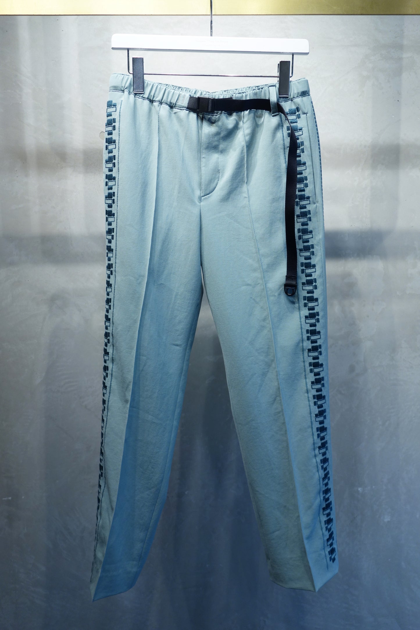 Window embroidery pants