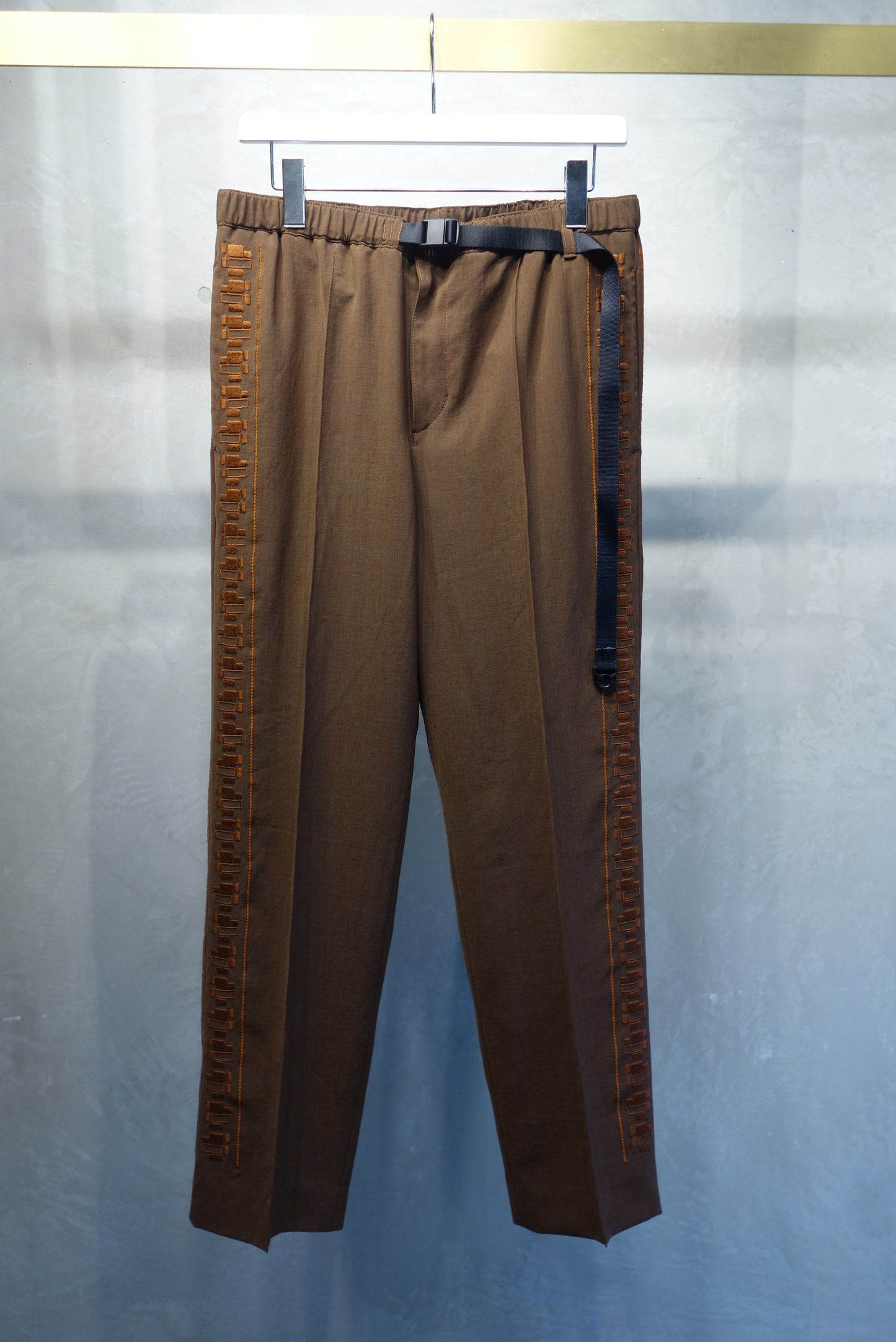 Window embroidery pants